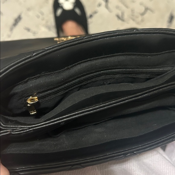 EUC Badgley Mischka Elegant Black Quilted Bag with Gold Chain - Picture 6 of 7